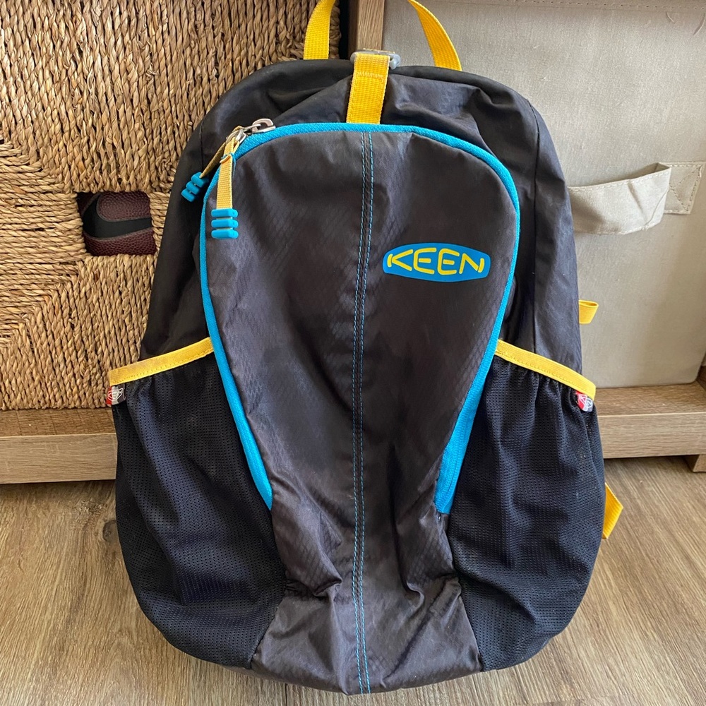 Keen Springer backseat pack, backpack with backrest. Awesome for kids for summer